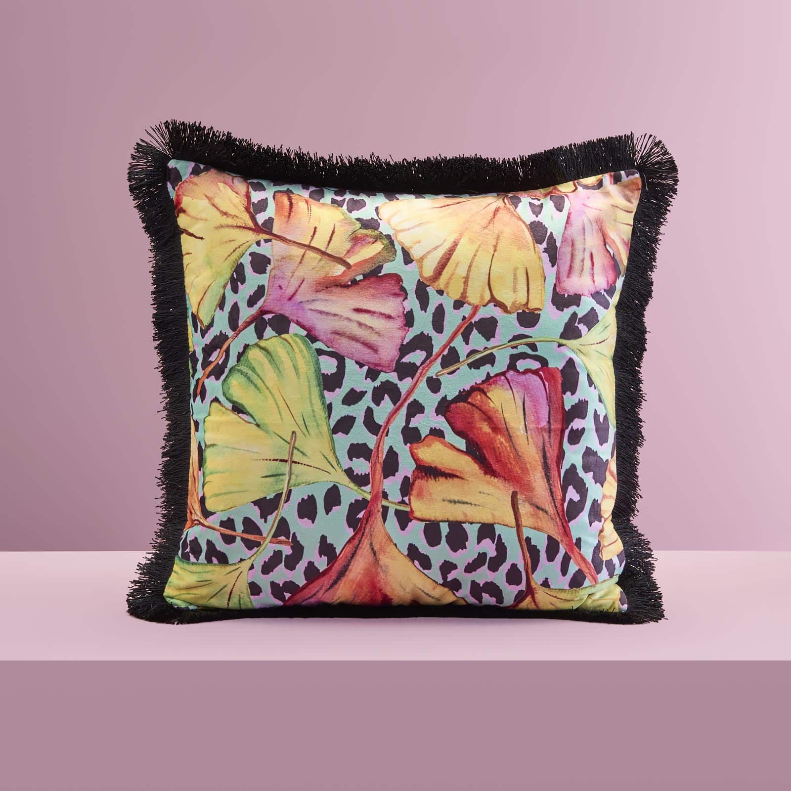 Cushion w. fringes Gingko