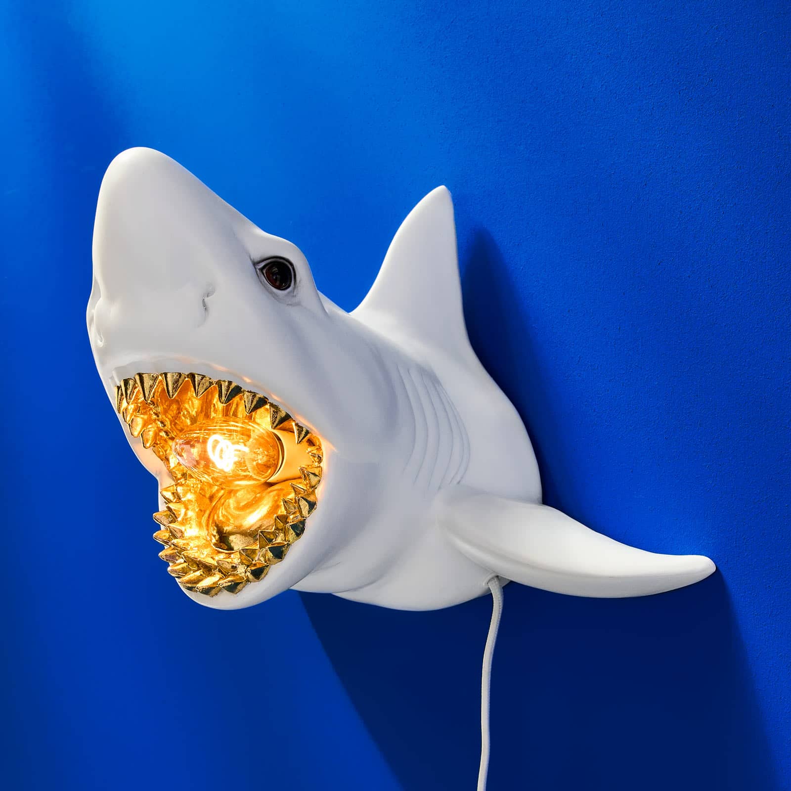 Wandlamp haai Sharky Shark, wit-goud