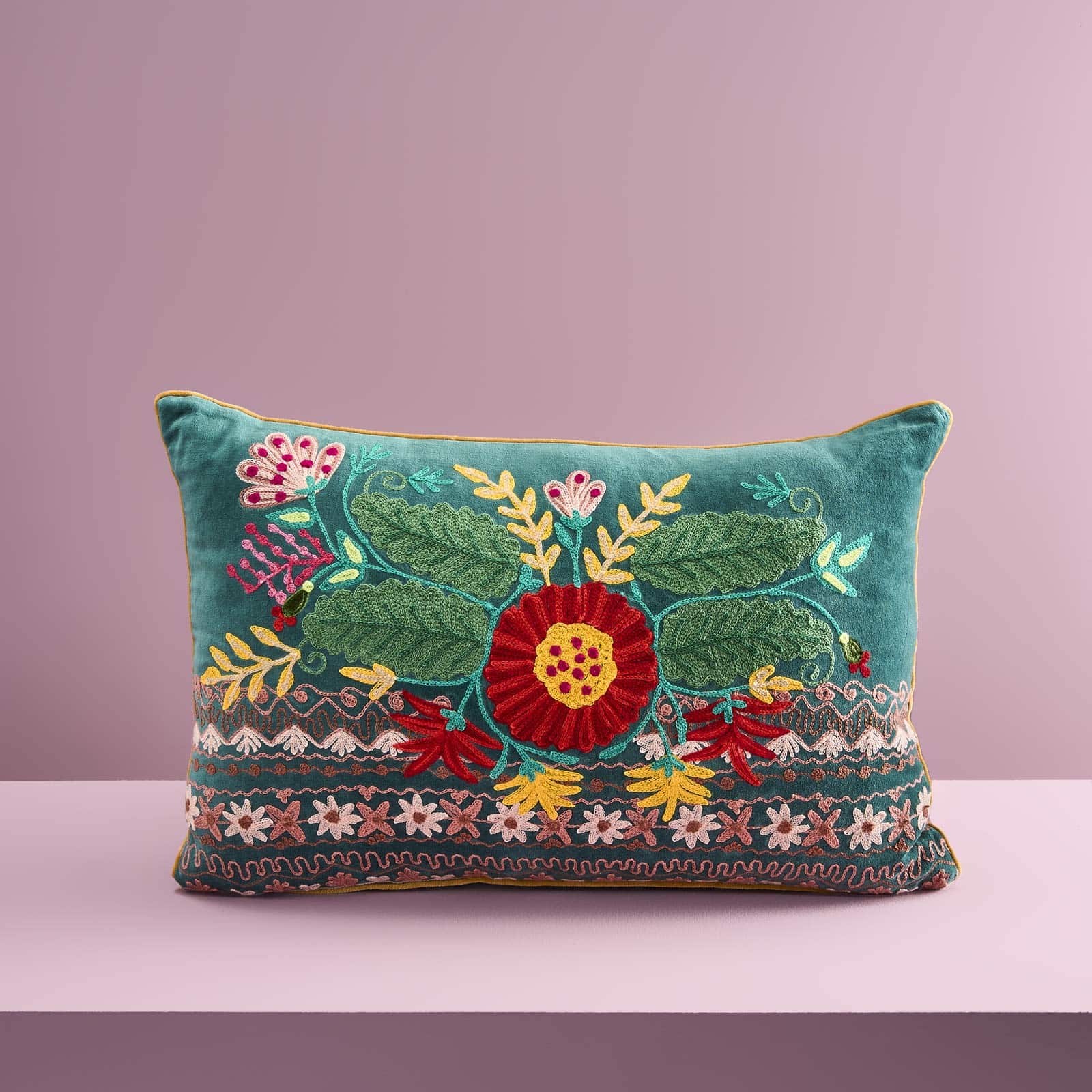 Velvet cushion Emma, green w. colorful floral motif