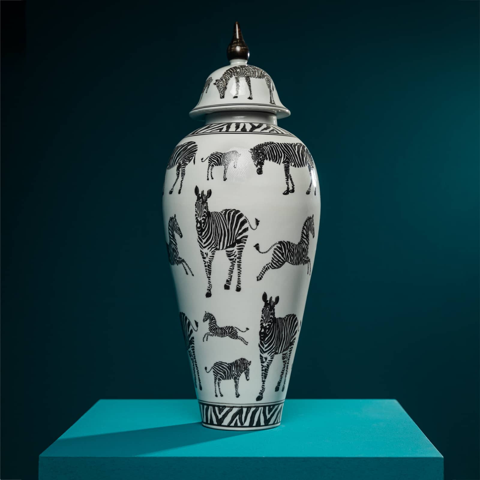 Vase w. lid Zebra, porcelain, 23x23x60 cm 