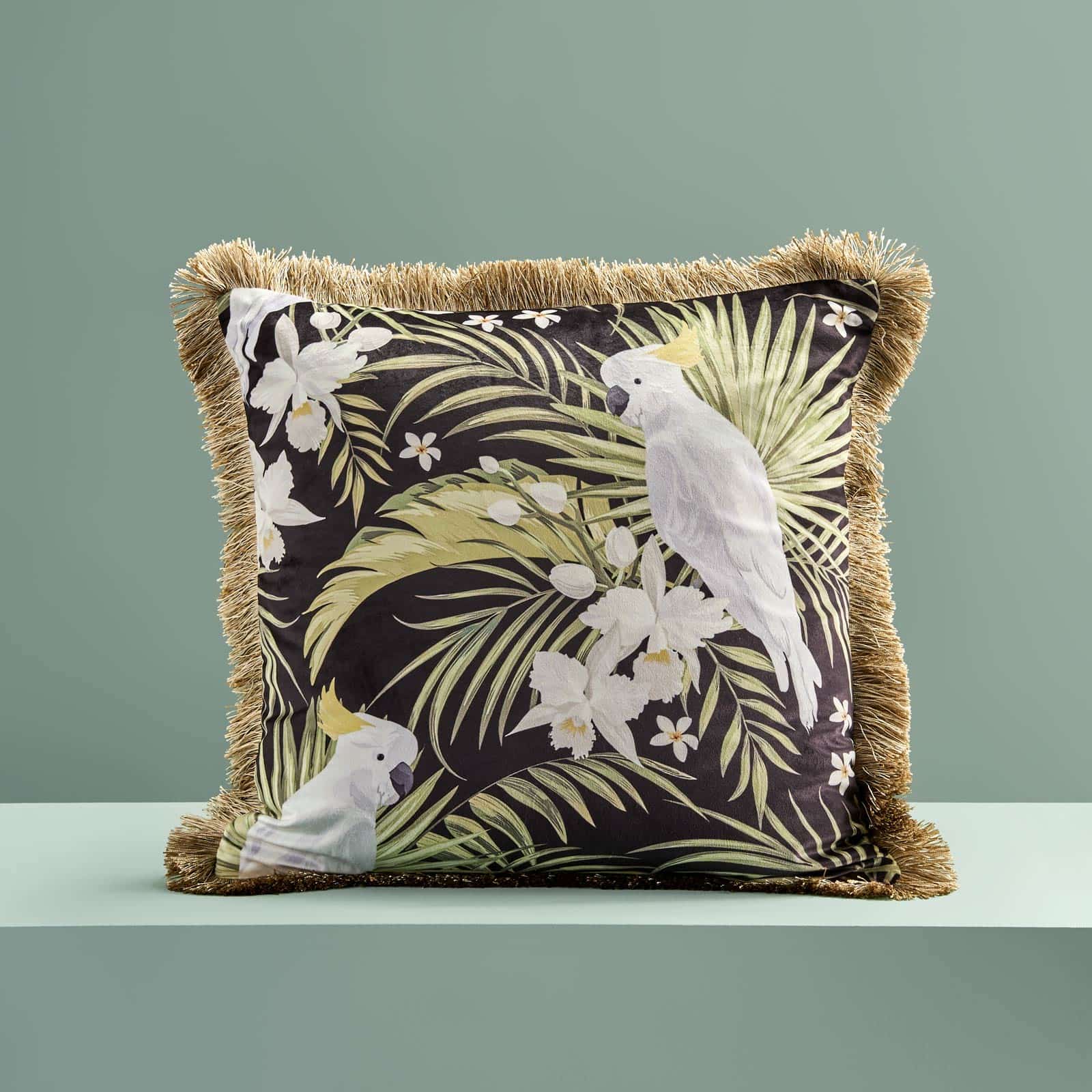 Cushion w. fringes palmette & parrot