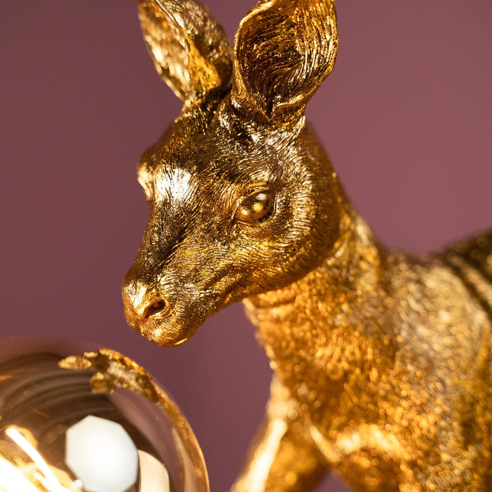 Table lamp kangaroo Skippie, gold