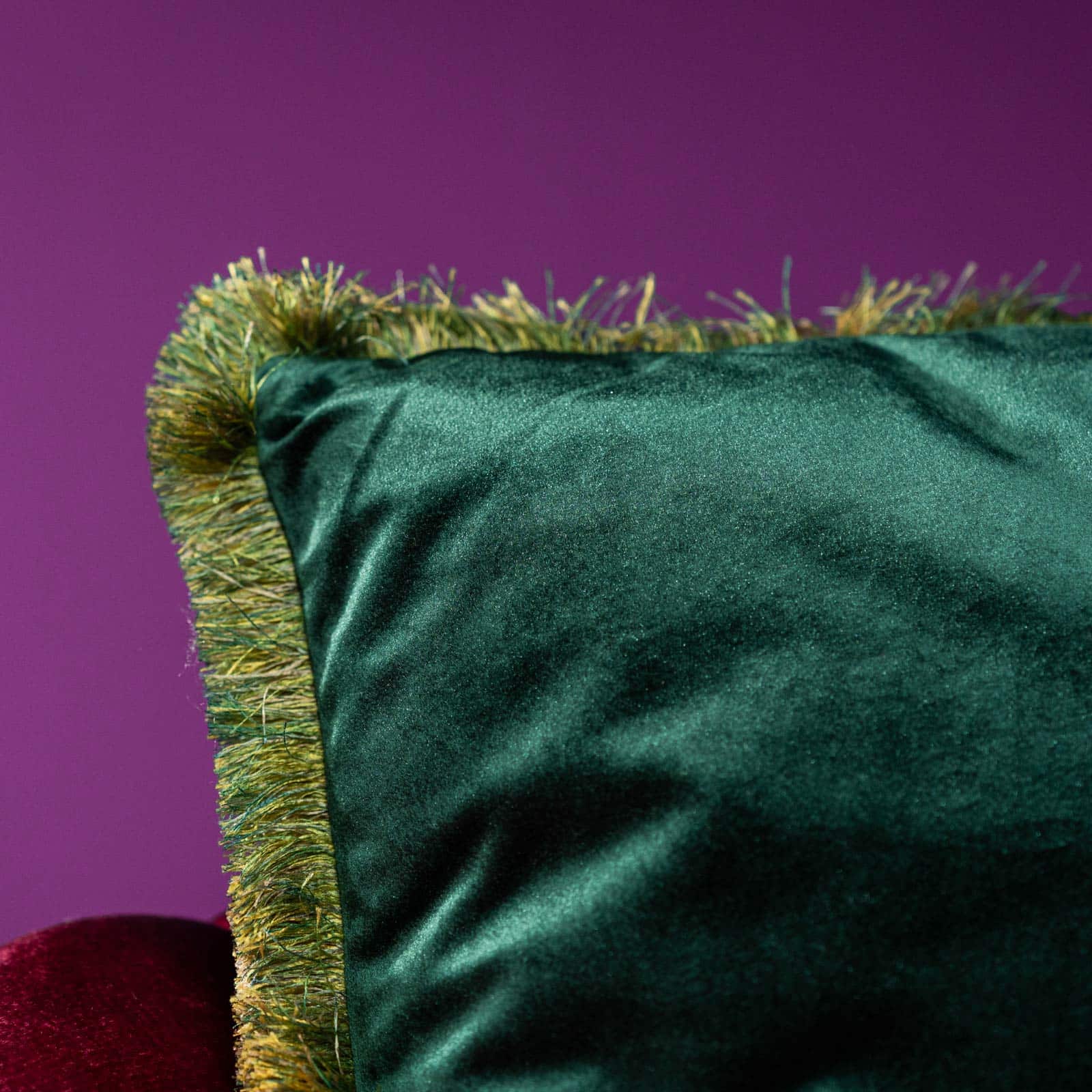 Fluwelen kussen Velvet Cushion met franjes, smaragdgroen, polyester, 45x45cm inclusief vulling