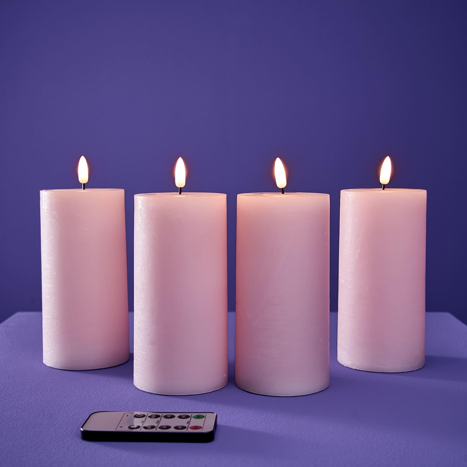 Set van 4 LED kaarsen 3D Flame, roze, kunststof/was, 7,5x15 cm met afstandsbediening, 4 timerfuncties, dimfunctie, 2 lichtstanden, benodigde batterijen: 3xAAA (niet inbegrepen)