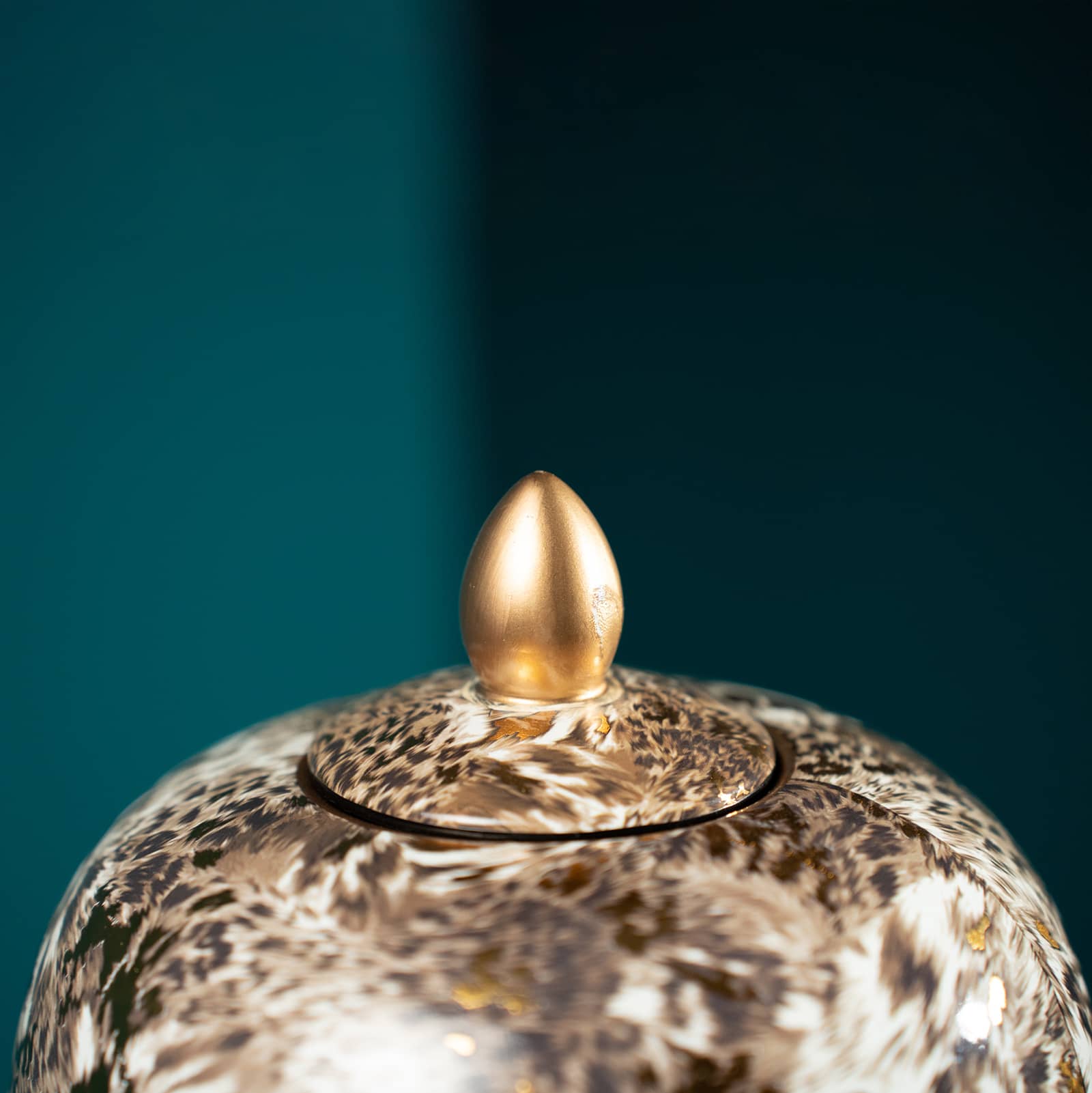 Vase w. lid Leopard, porcelain, 20x20x31 cm 