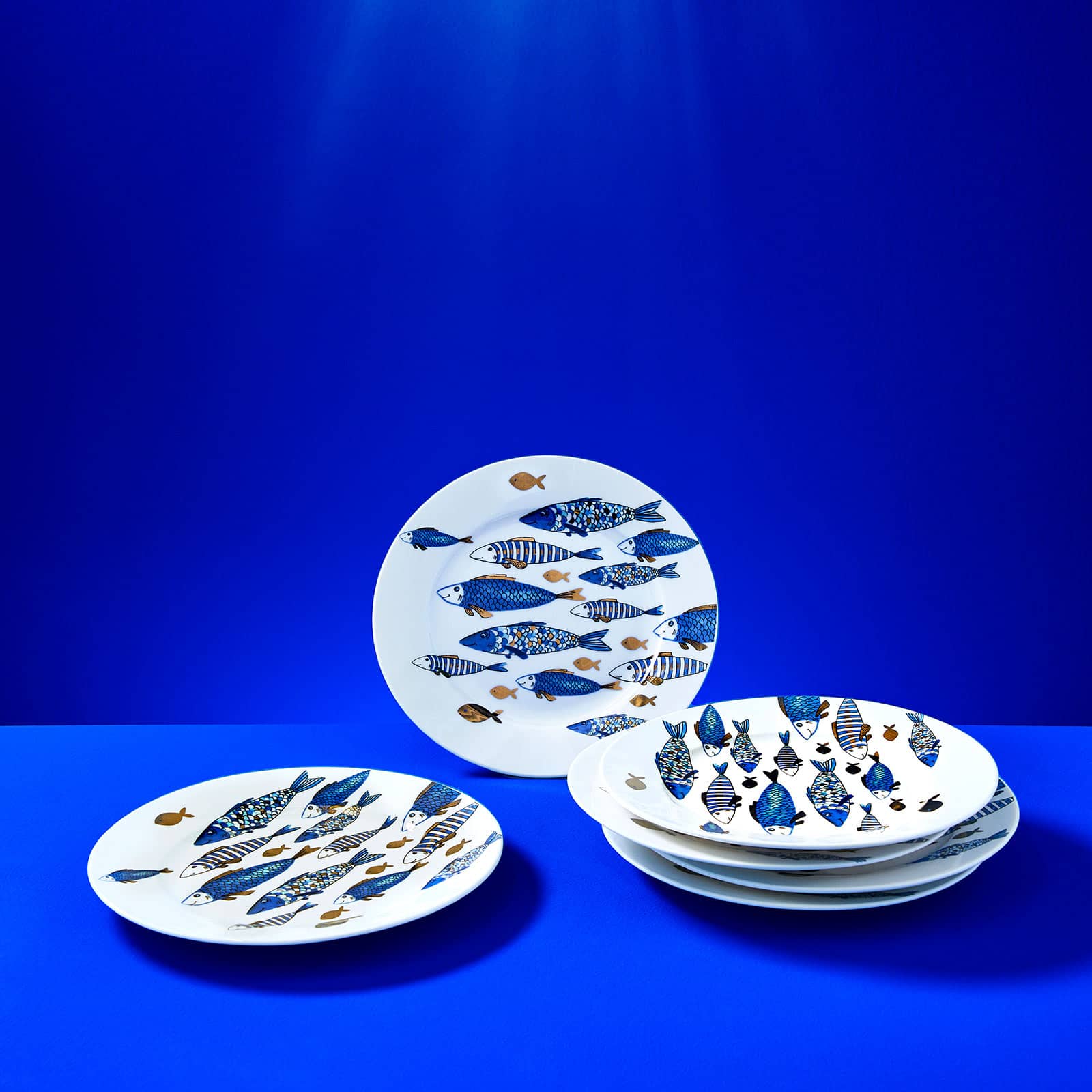 Set van 6 dessertborden vis Blue Fish, verguld, New Bone, D. 20,5 cm Handwas aanbevolen, niet vaatwasser- of magnetronbestendig!