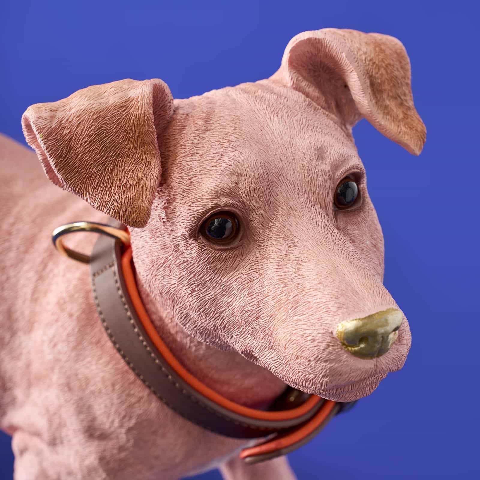 Dekofigur Hund Charlie m. Halsband, rosa