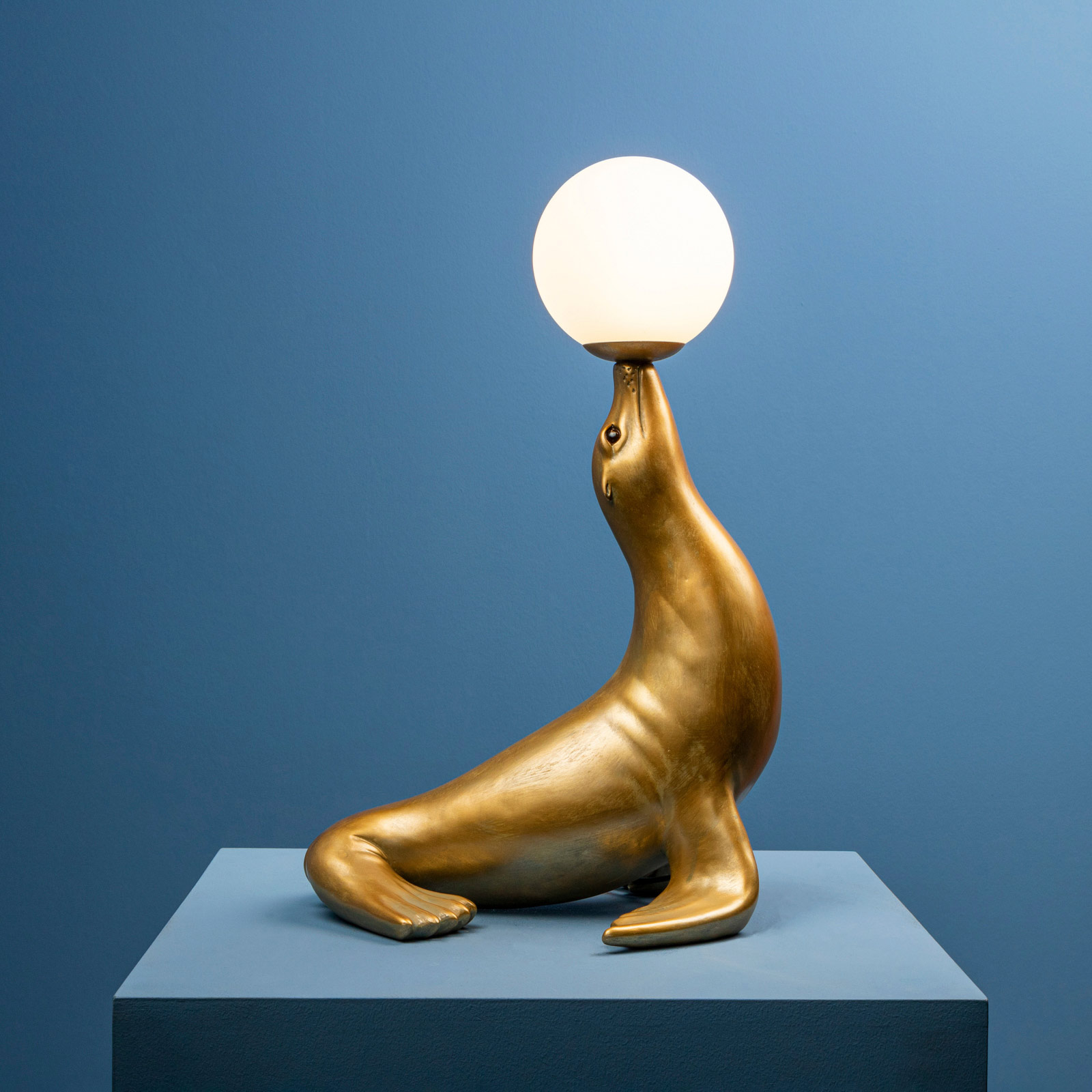 Lampa stołowa foka Robbie, złoto-biała
