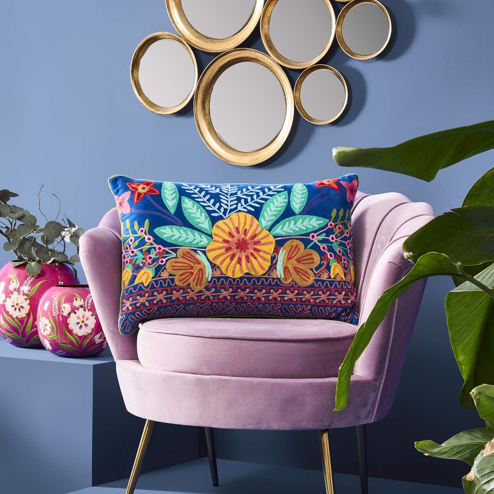 Velvet cushion Frida, blue w. colorful floral motif